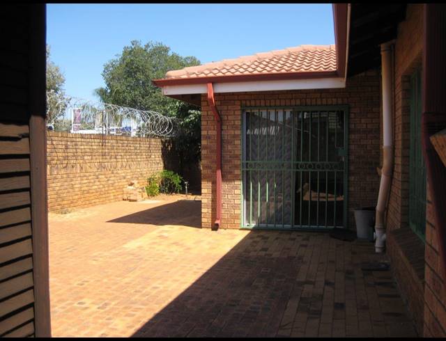 3 BEDROOM HOUSE SOLD IN MAGALIESKRUIN